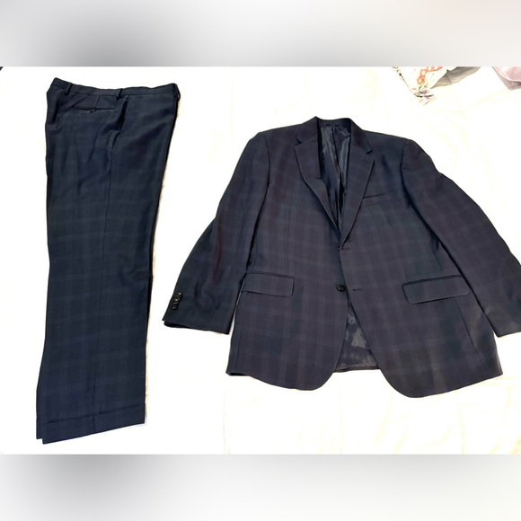 Nice Suit! 44R 38W